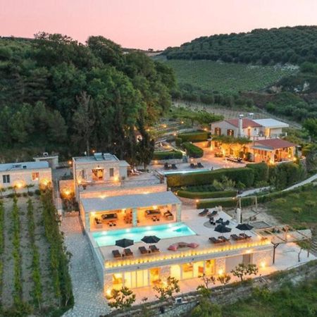 Villa Mantilari Wine Estate 7 Apartments 2 Private Pools 1 Heated Tennis Court Fitness Center Archanes Esterno foto