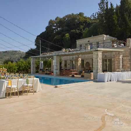 Villa Mantilari Wine Estate 7 Apartments 2 Private Pools 1 Heated Tennis Court Fitness Center Archanes Esterno foto