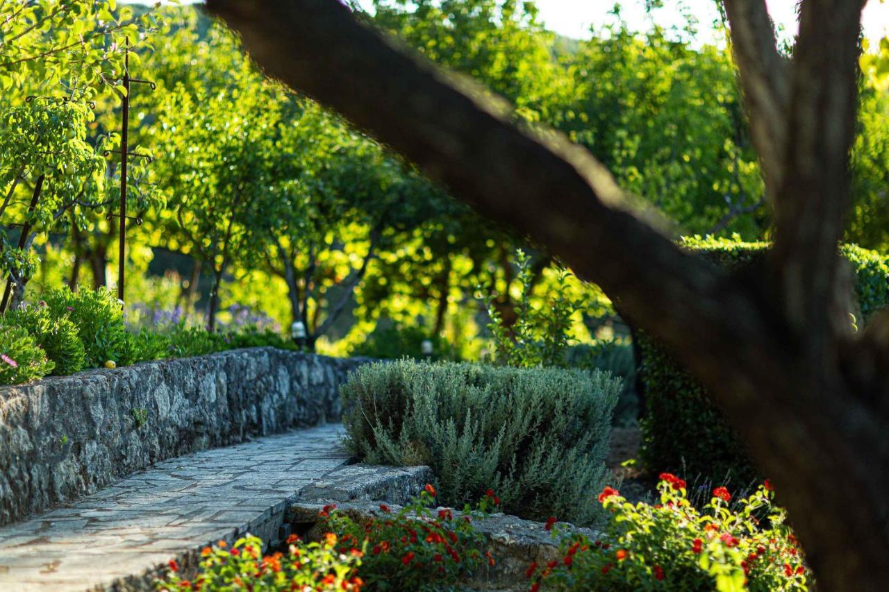 Villa Mantilari Wine Estate 7 Apartments 2 Private Pools 1 Heated Tennis Court Fitness Center Archanes Esterno foto