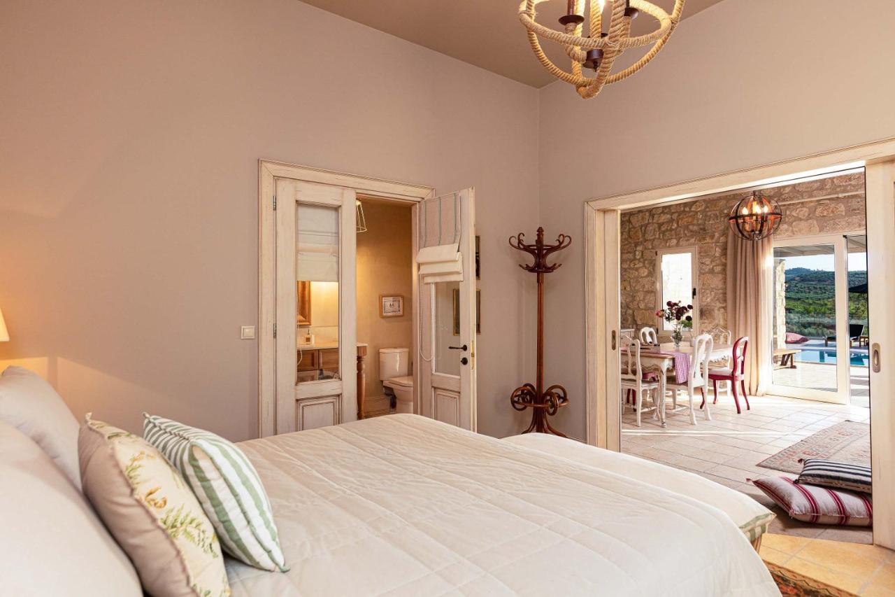 Villa Mantilari Wine Estate 7 Apartments 2 Private Pools 1 Heated Tennis Court Fitness Center Archanes Esterno foto