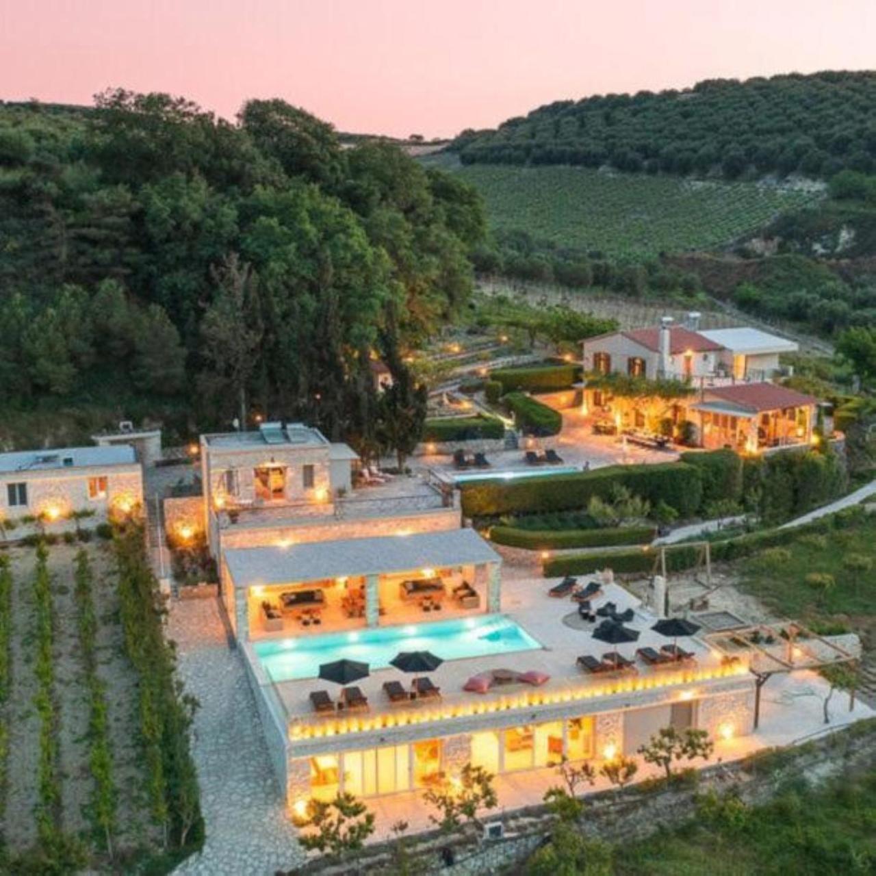 Villa Mantilari Wine Estate 7 Apartments 2 Private Pools 1 Heated Tennis Court Fitness Center Archanes Esterno foto